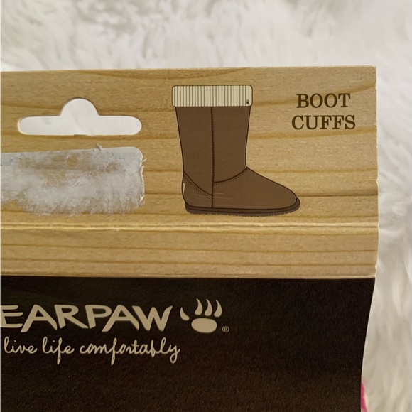 BEARPAW ladies tan 100% acrylic boot cuffs NWT one size - Picture 2 of 8